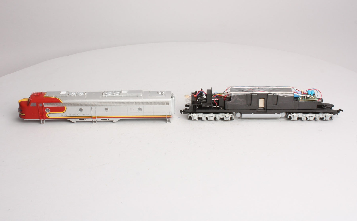 Proto 2000 8035 HO Life-Like Atchison Topeka & Santa Fe E8/9 Diesel Loco #87 LN/Box