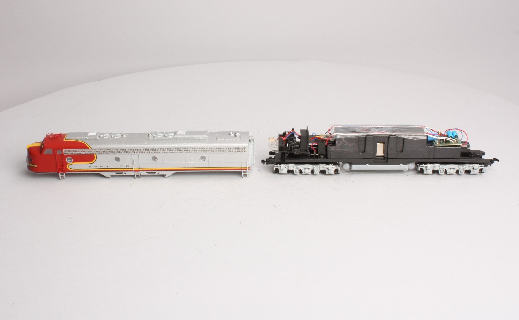 Proto 2000 8035 HO Life-Like Atchison Topeka & Santa Fe E8/9 Diesel Loco #87 LN/Box