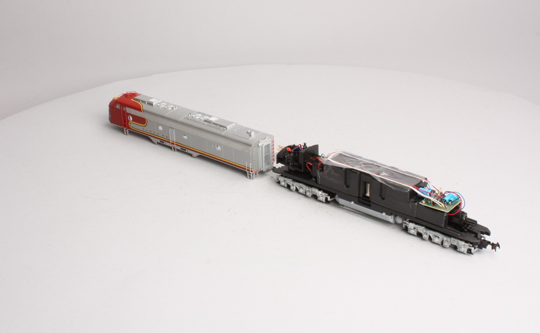 Proto 2000 8035 HO Life-Like Atchison Topeka & Santa Fe E8/9 Diesel Loco #87 LN/Box