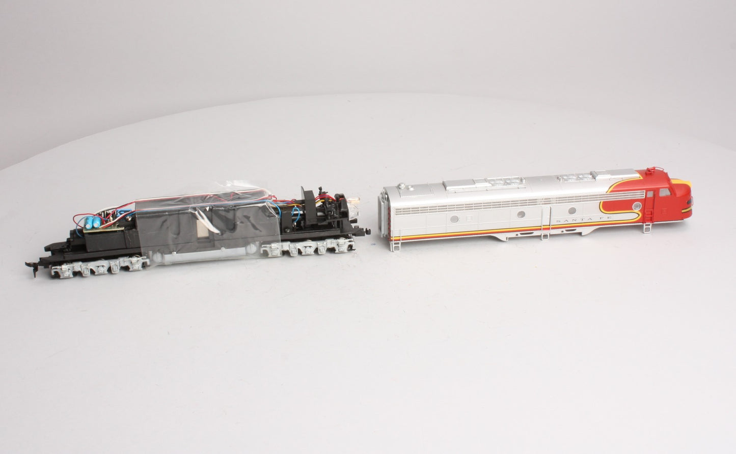 Proto 2000 8035 HO Life-Like Atchison Topeka & Santa Fe E8/9 Diesel Loco #87 LN/Box
