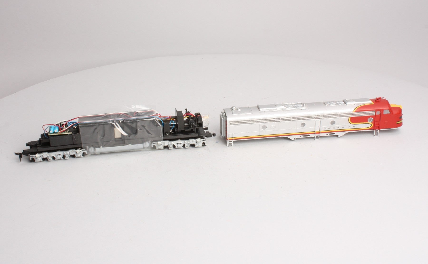 Proto 2000 8035 HO Life-Like Atchison Topeka & Santa Fe E8/9 Diesel Loco #87 LN/Box