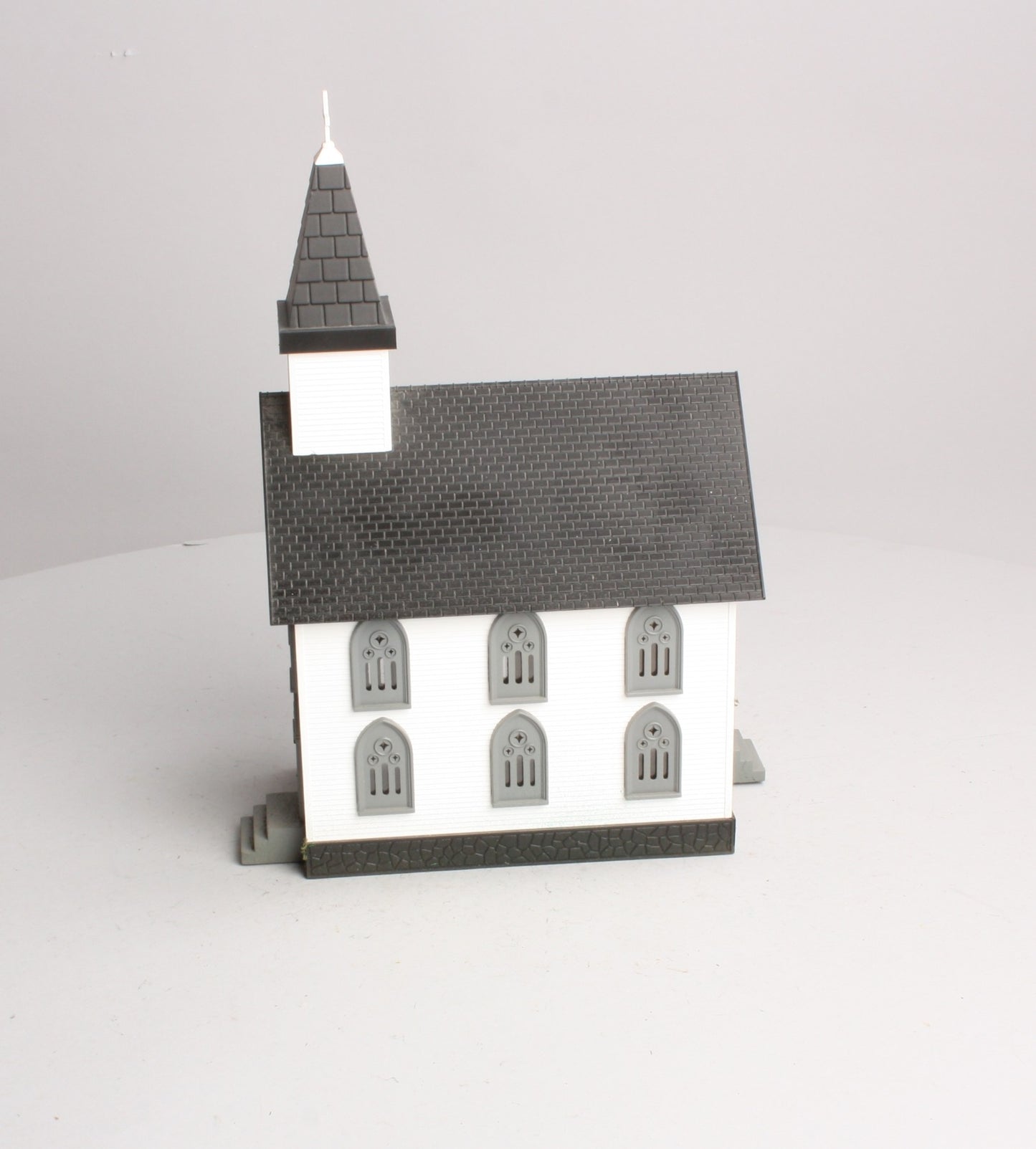 MTH 30-9002 O Gauge White Country Church with Gray Roof & Shutters #5 LN/Box