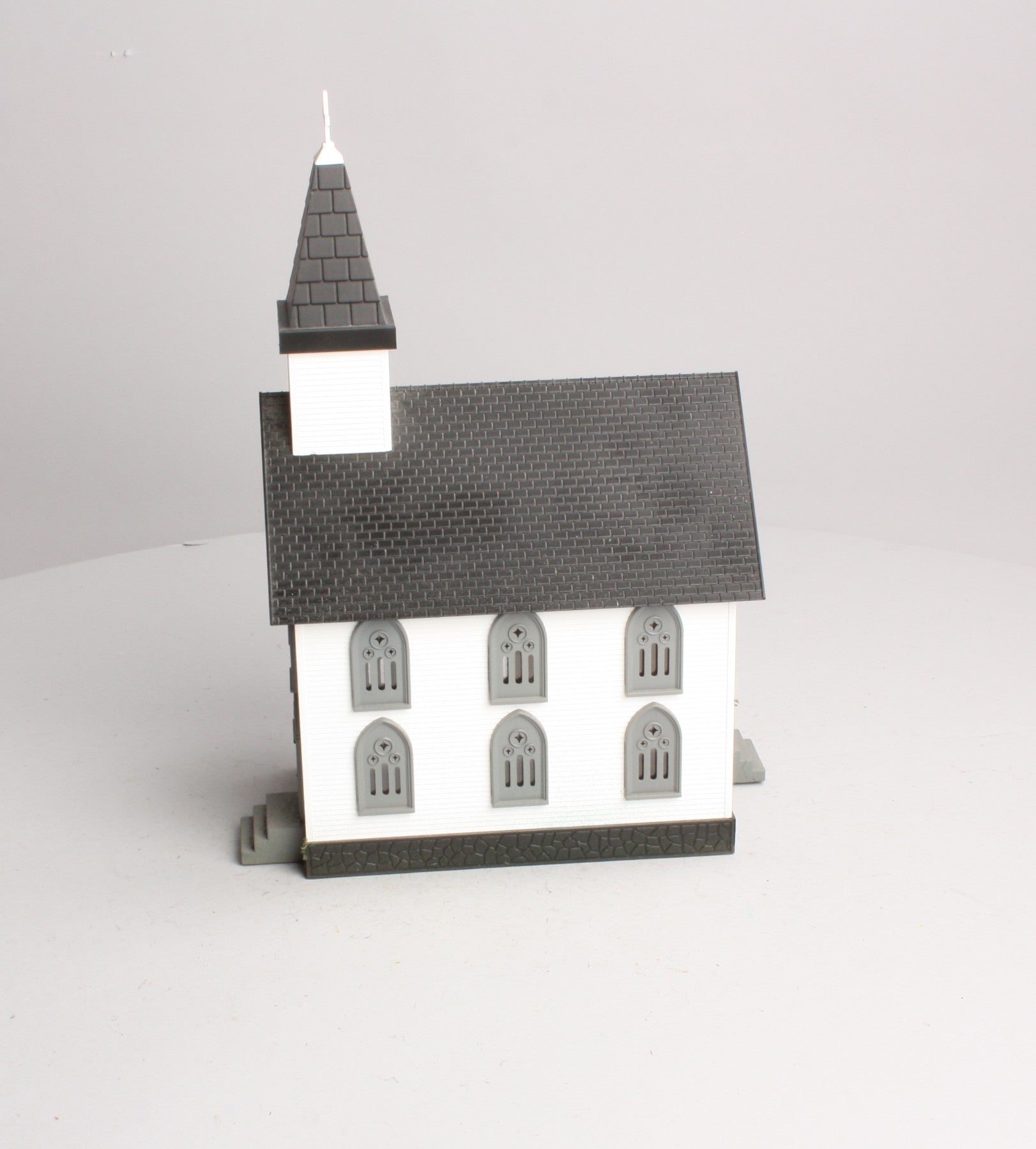 MTH 30-9002 O Gauge White Country Church with Gray Roof & Shutters #5 LN/Box