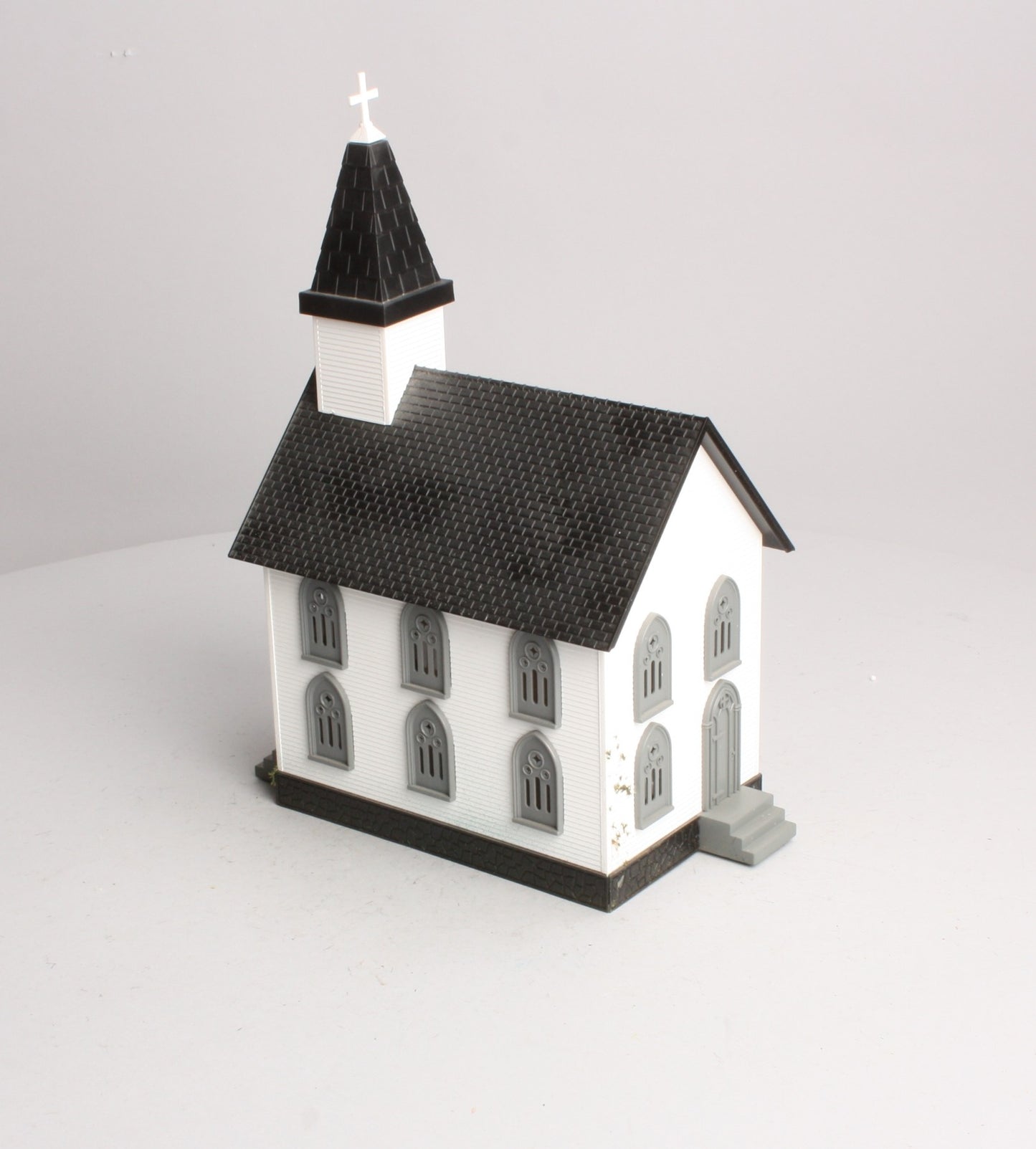 MTH 30-9002 O Gauge White Country Church with Gray Roof & Shutters #5 LN/Box