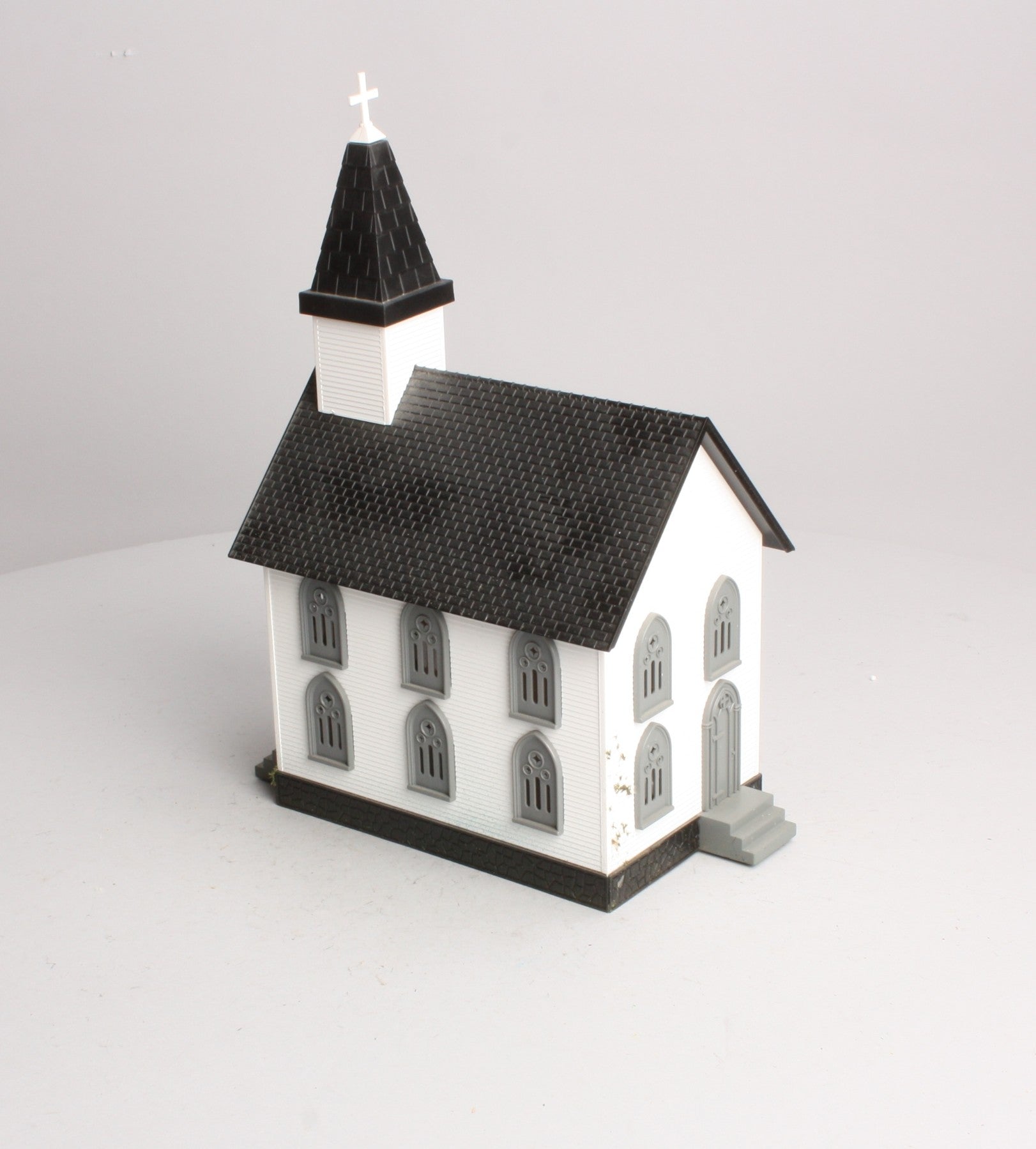 MTH 30-9002 O Gauge White Country Church with Gray Roof & Shutters #5 LN/Box