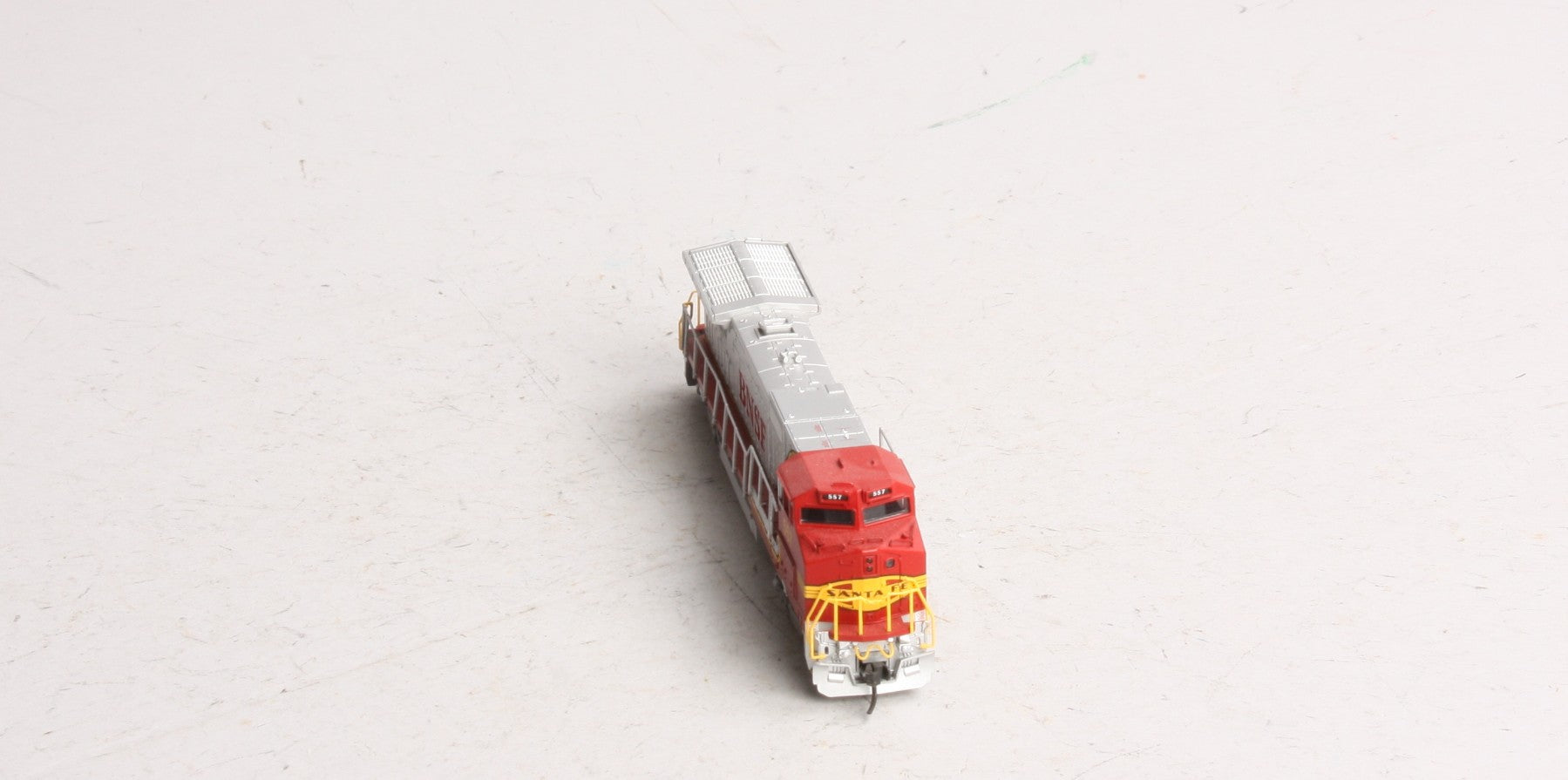 Atlas 48805 N Scale BNSF Dash 8-40BW Diesel Locomotive #557