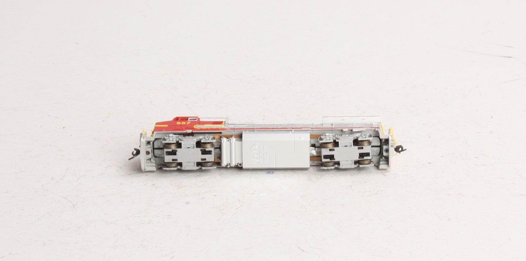Atlas 48805 N Scale BNSF Dash 8-40BW Diesel Locomotive #557