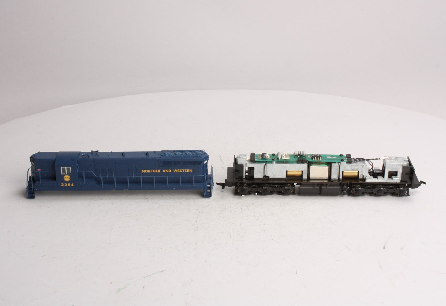 Proto 2000 21236 HO Scale Norfolk & Western SD9 Diesel Locomotive #2354 LN/Box