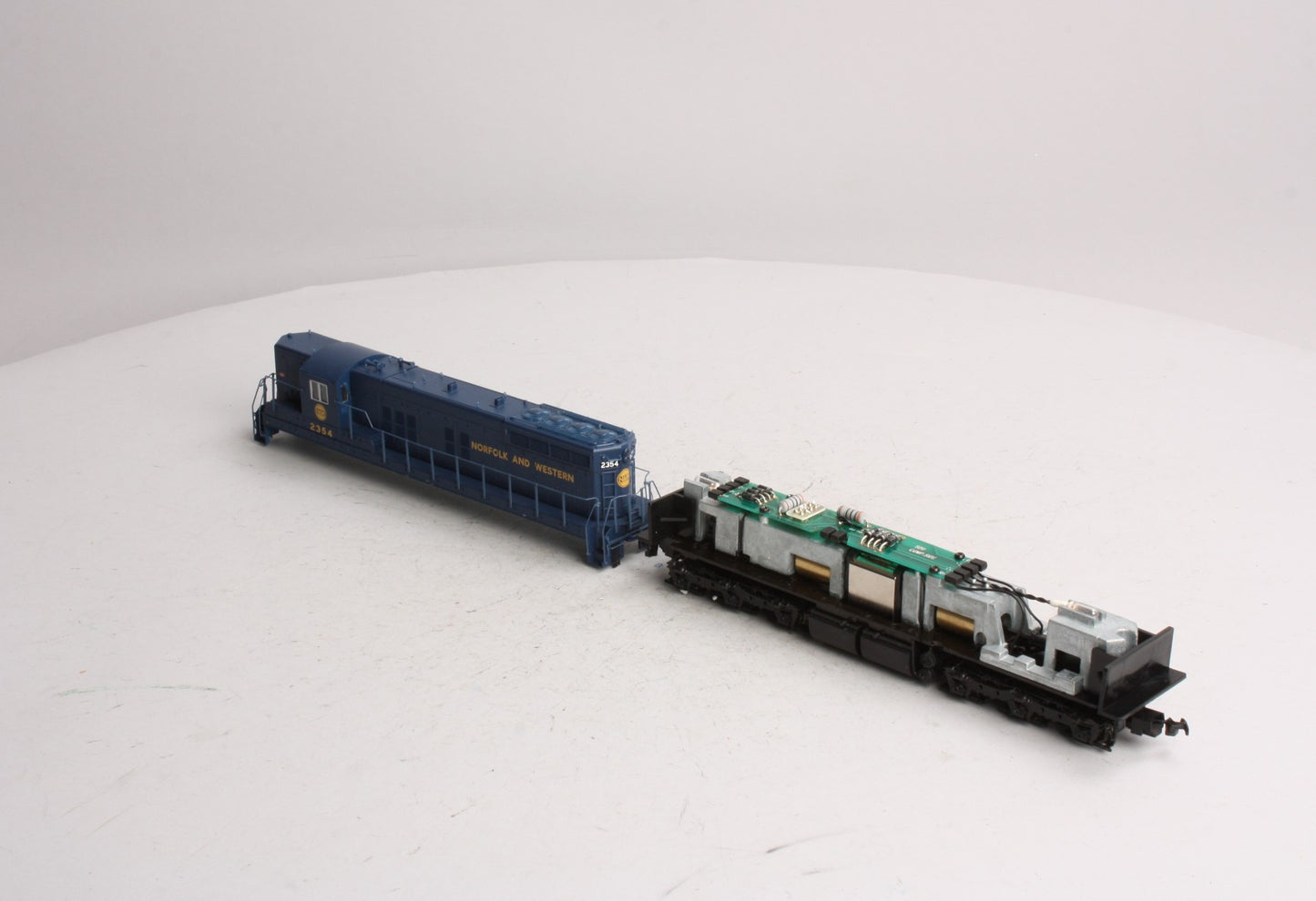 Proto 2000 21236 HO Scale Norfolk & Western SD9 Diesel Locomotive #2354 LN/Box