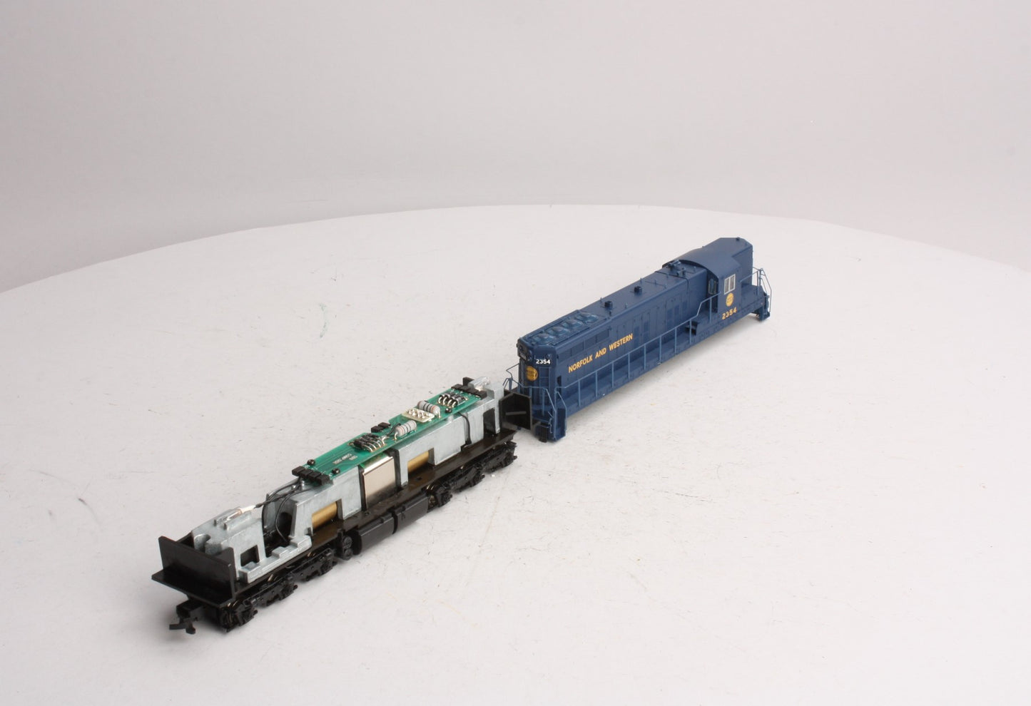 Proto 2000 21236 HO Scale Norfolk & Western SD9 Diesel Locomotive #2354 LN/Box