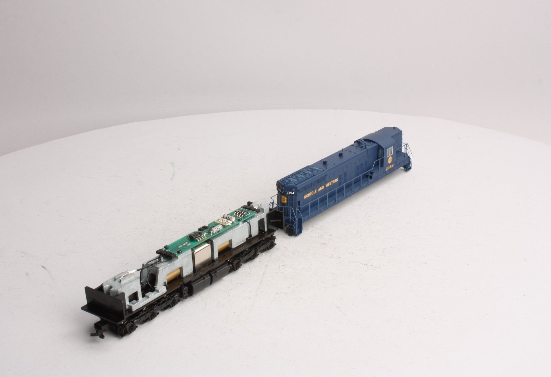 Proto 2000 21236 HO Scale Norfolk & Western SD9 Diesel Locomotive #2354 LN/Box