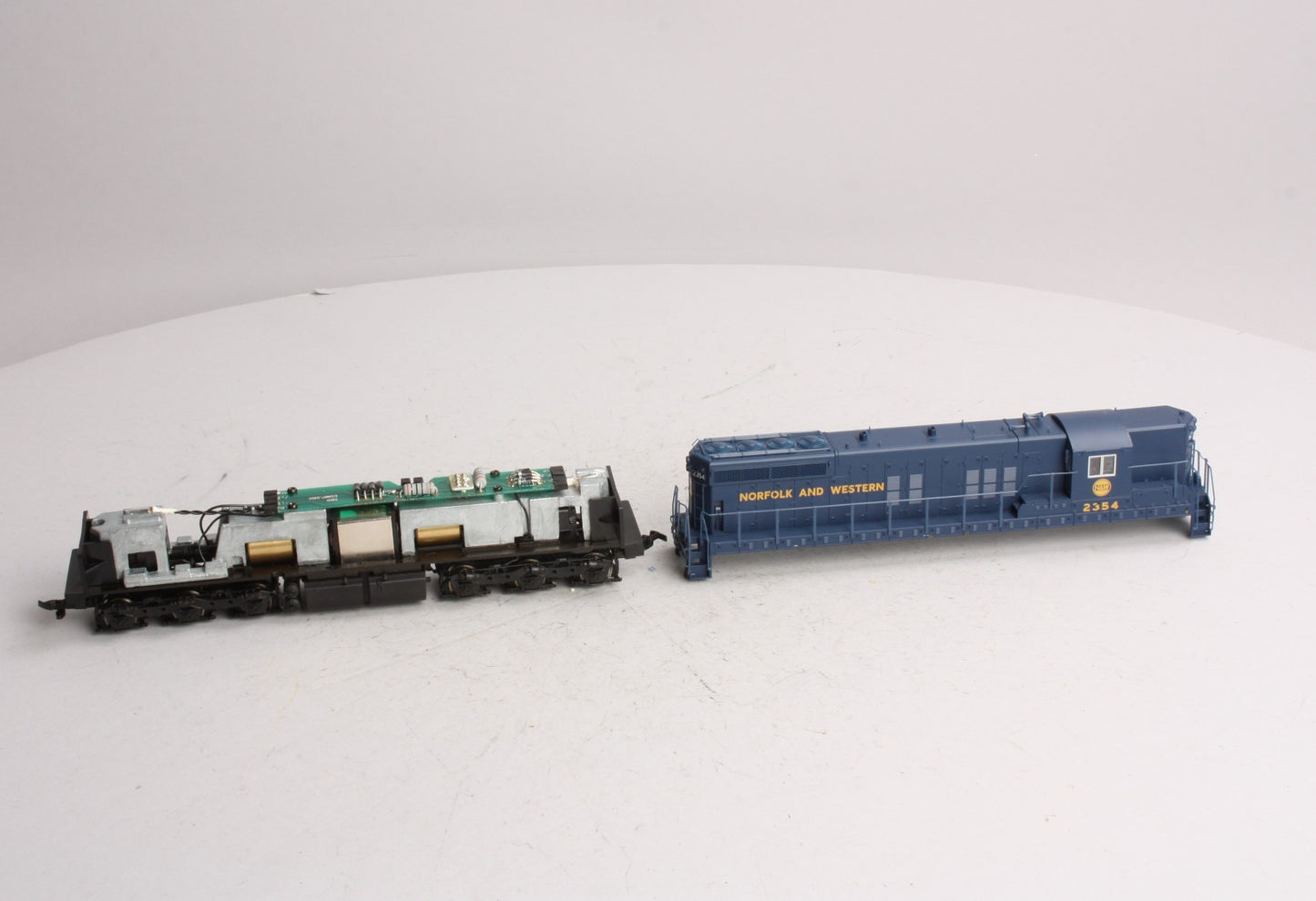 Proto 2000 21236 HO Scale Norfolk & Western SD9 Diesel Locomotive #2354 LN/Box