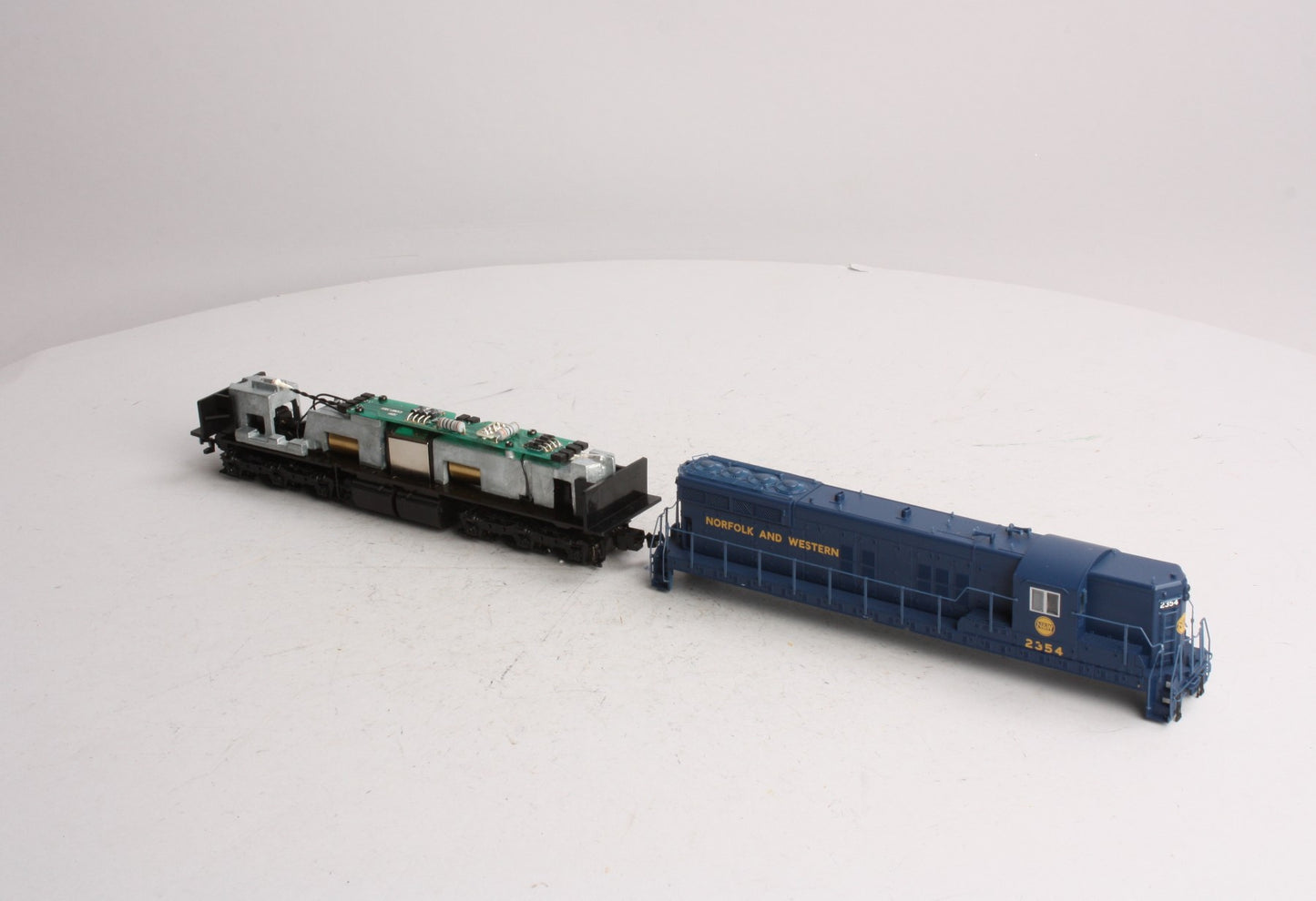 Proto 2000 21236 HO Scale Norfolk & Western SD9 Diesel Locomotive #2354 LN/Box