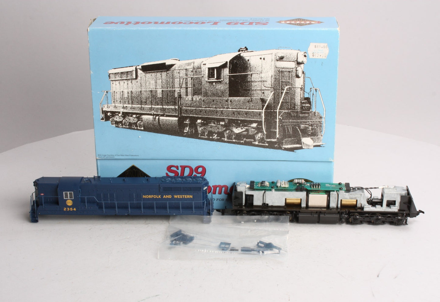 Proto 2000 21236 HO Scale Norfolk & Western SD9 Diesel Locomotive #2354 LN/Box