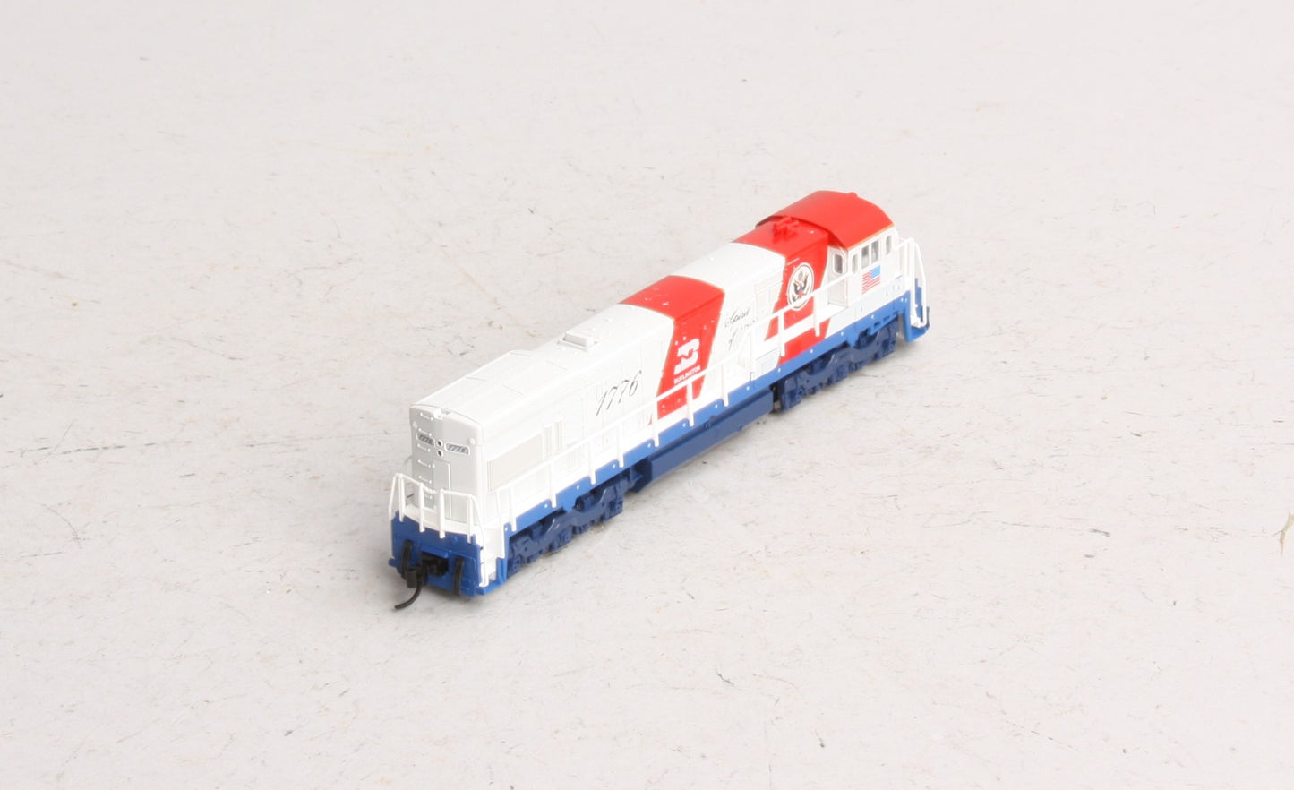 Kato 176-0937 N U30C BN #1776/Bicentennial Powered Diesel Locomotive