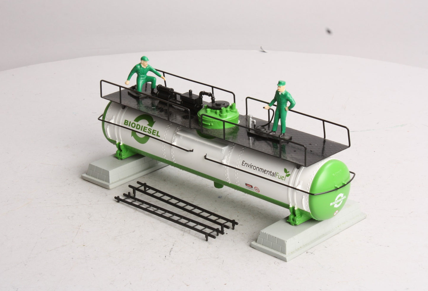 K-Line 6-22577 O Gauge Biodiesel Storage Tank with 2 Figures