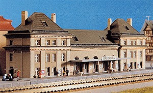 Kibri 6714 Z Scale Dreiechen Train Station Building Kit