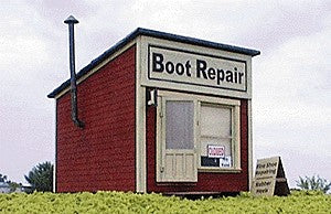 B.T.S. 27230 HO Boot Repair Shop - Cabin Creek Series