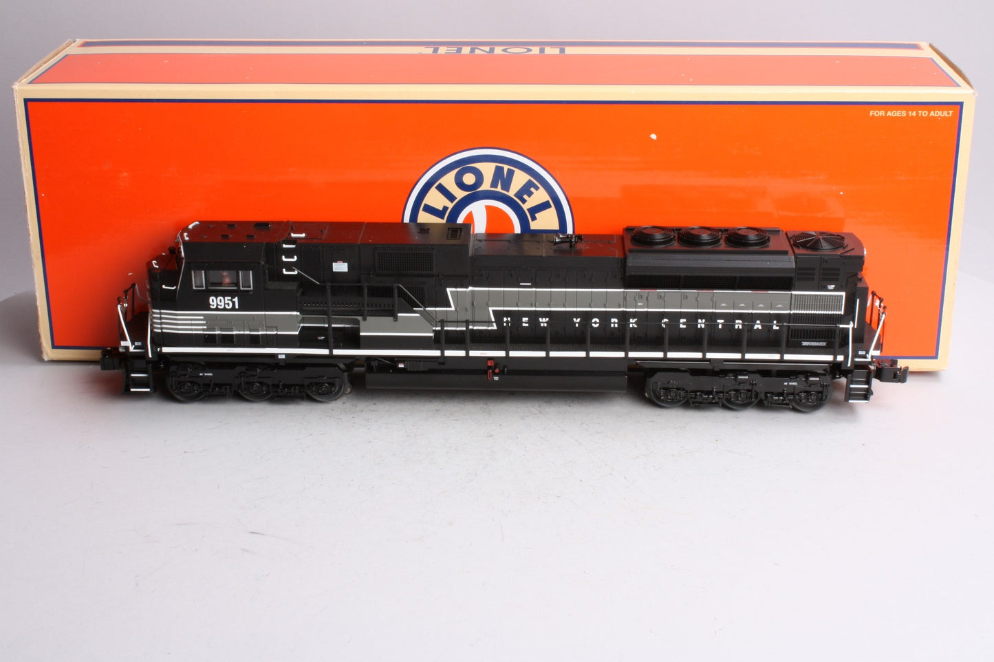 Lionel 6-28332 O New York Central Lionmaster SD-80 Diesel Locomotive #9951 LN/Box