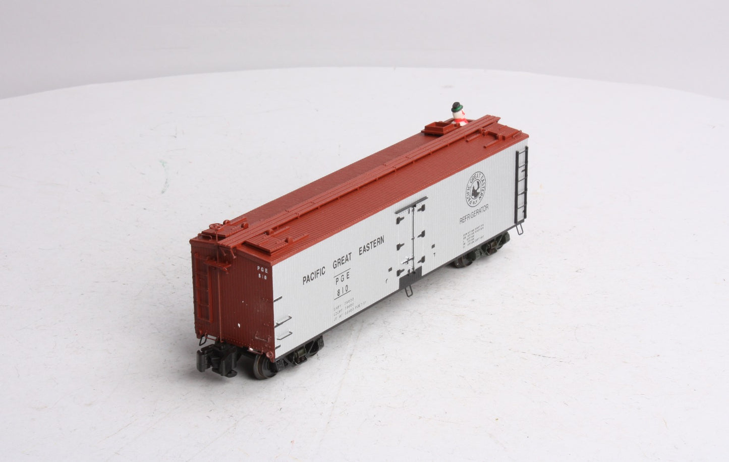 S-Helper 00497 S Scale Pacific Great Eastern Christmas Reefer #810 LN/Box