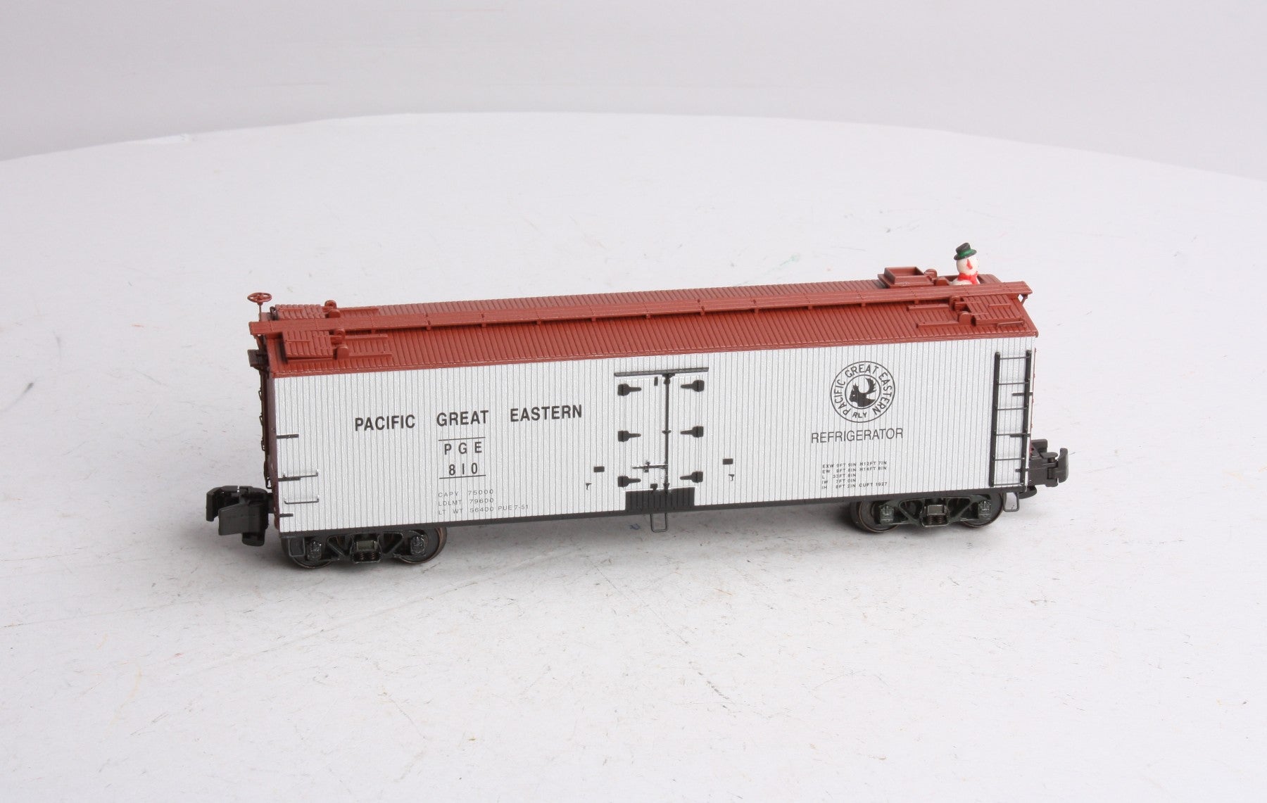 S-Helper 00497 S Scale Pacific Great Eastern Christmas Reefer #810 LN/Box