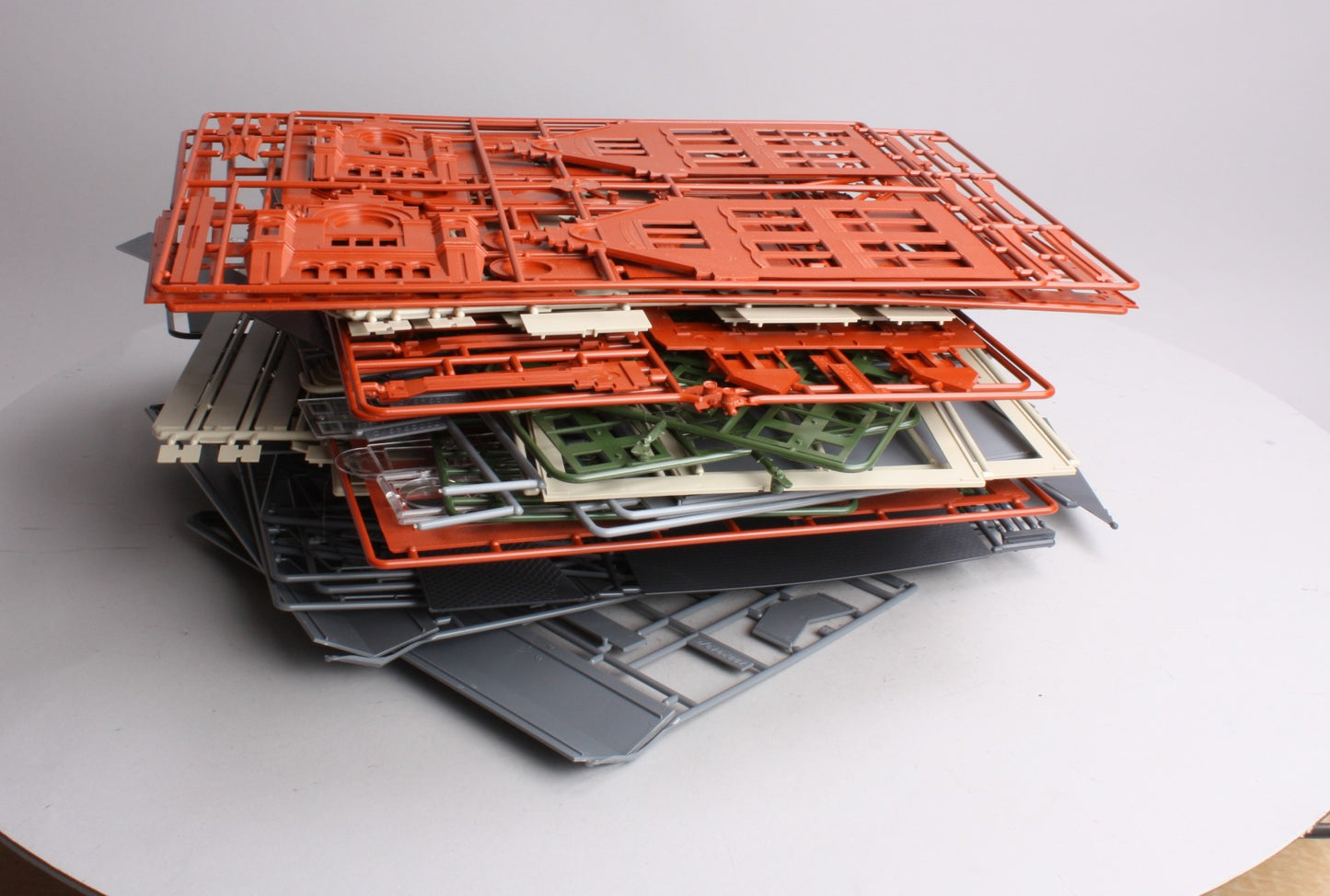 Walthers 933-2943 HO Milwaukee-Style Station & Train Shed Building Kit