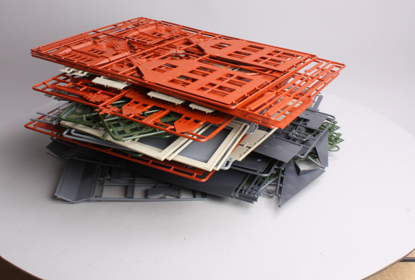 Walthers 933-2943 HO Milwaukee-Style Station & Train Shed Building Kit