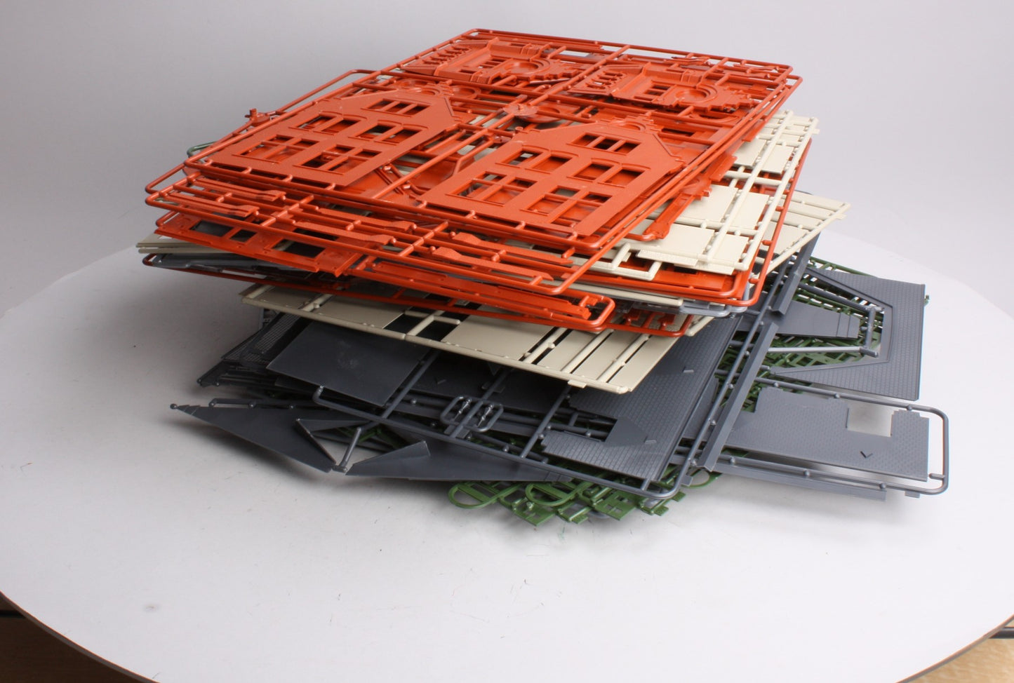 Walthers 933-2943 HO Milwaukee-Style Station & Train Shed Building Kit