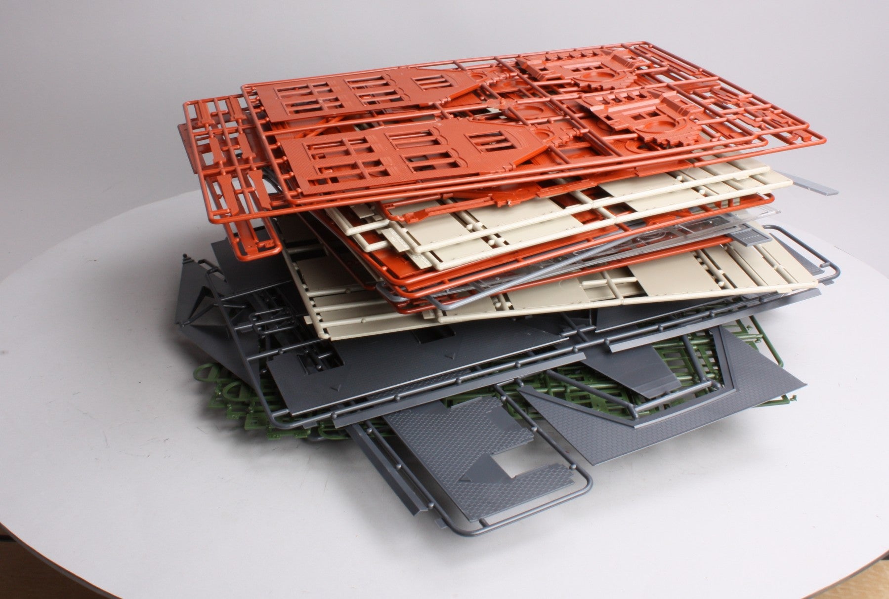 Walthers 933-2943 HO Milwaukee-Style Station & Train Shed Building Kit