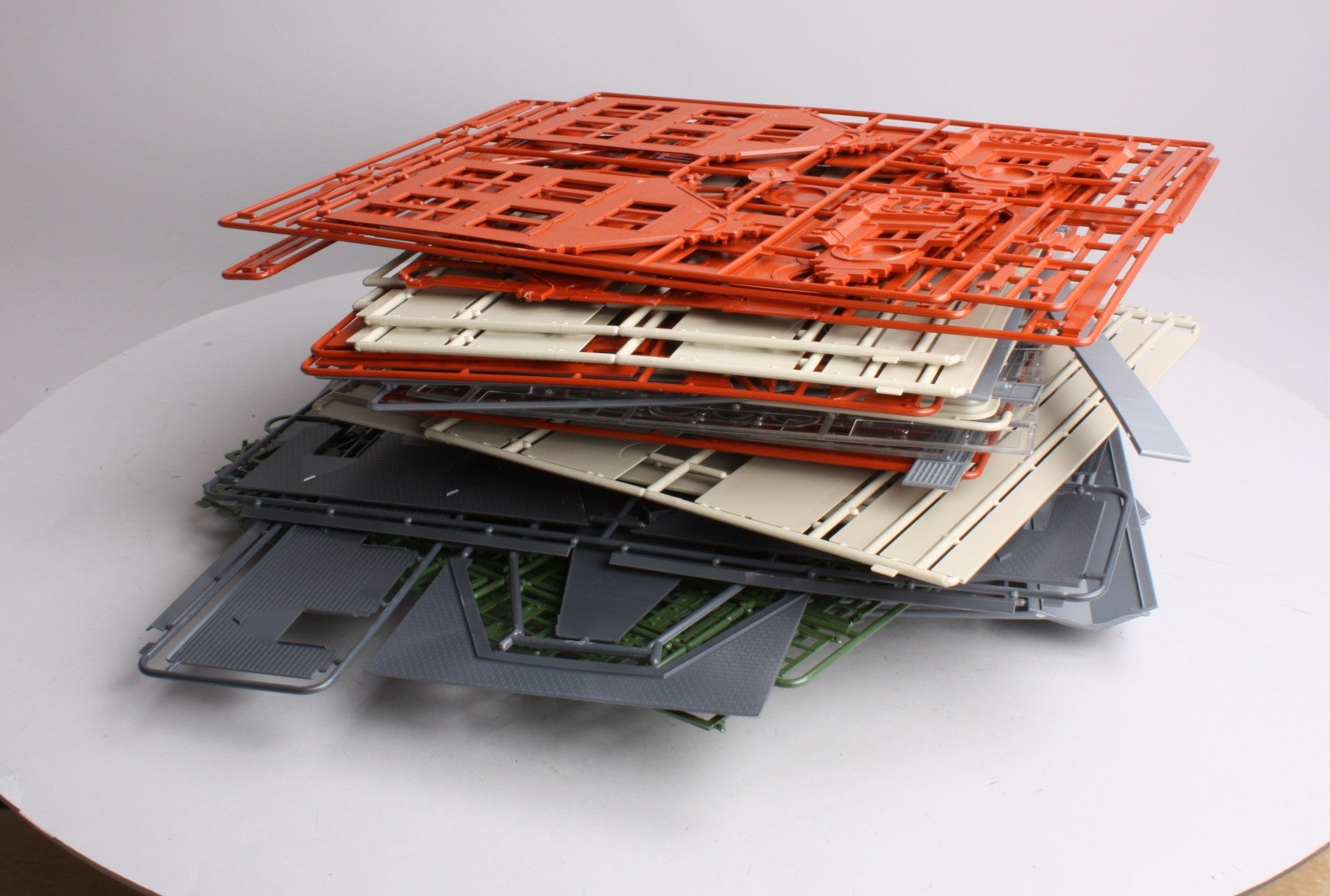 Walthers 933-2943 HO Milwaukee-Style Station & Train Shed Building Kit