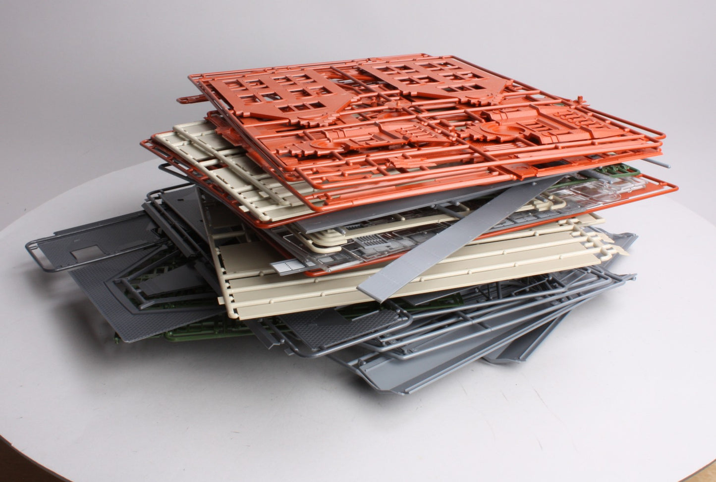 Walthers 933-2943 HO Milwaukee-Style Station & Train Shed Building Kit