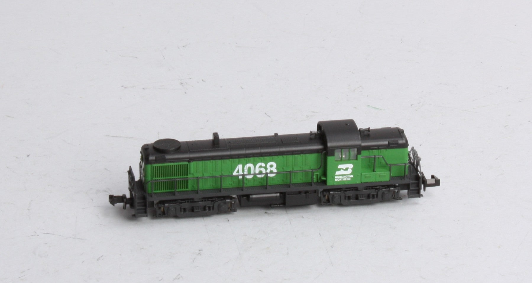 Atlas 42001 N Burlington Northern Alco RS-3 Powered Diesel Locomotive #4068 LN/Box
