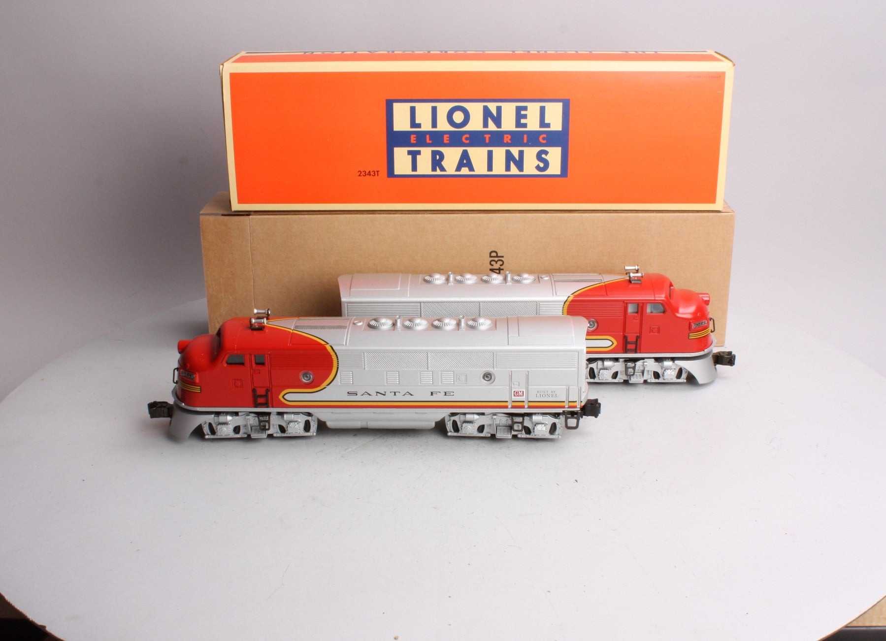 Lionel 6-38312 O Gauge Santa Fe F-3 AA Twin Diesel Locomotive Set #2343 LN/Box