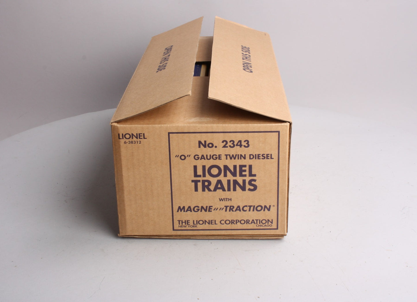 Lionel 6-38312 O Gauge Santa Fe F-3 AA Twin Diesel Locomotive Set #2343 LN/Box