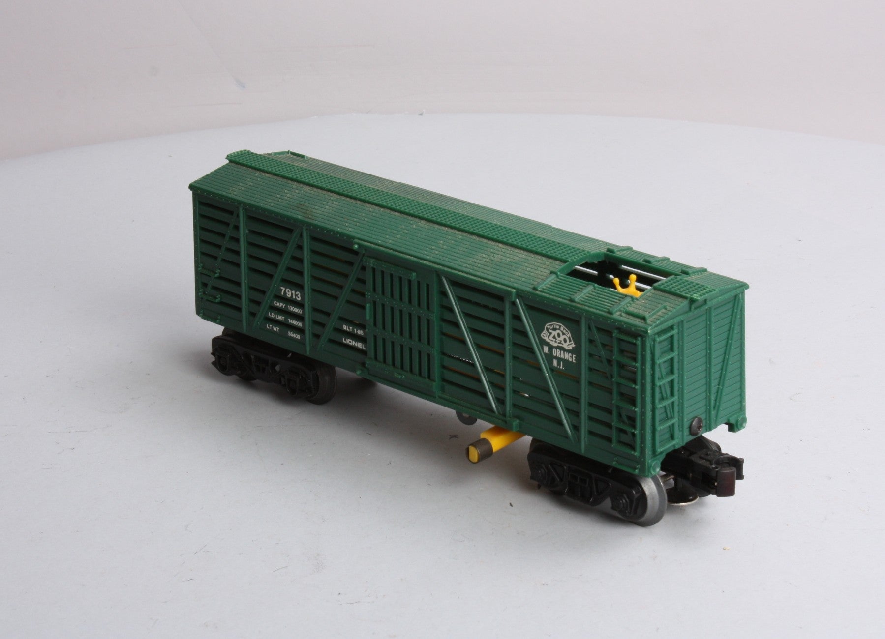 Lionel 6-7913 O Gauge Turtleback Zoo Operating Giraffe Car NIB