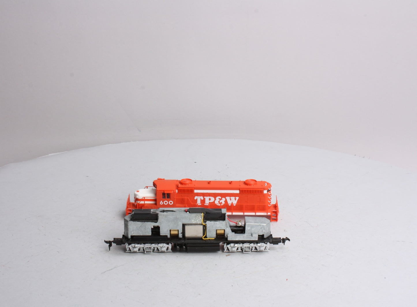 Proto 2000 8167 HO Scale Toledo, Peoria & Western GP-18 'Low Nose' Diesel Loco LN/Box