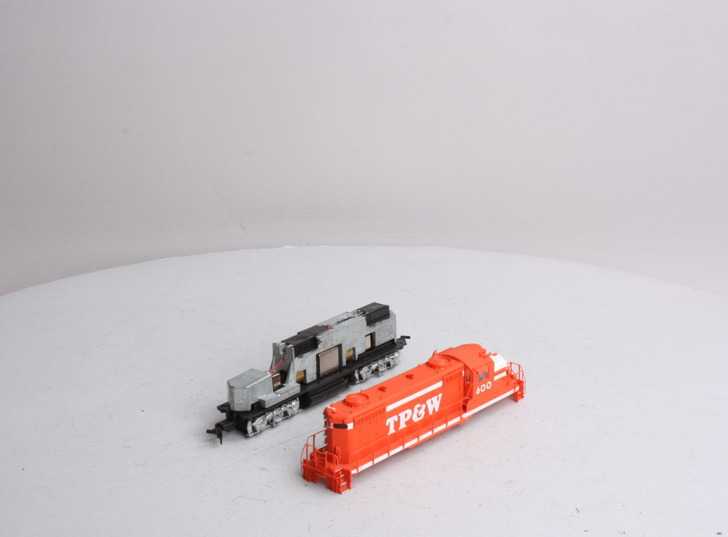 Proto 2000 8167 HO Scale Toledo, Peoria & Western GP-18 'Low Nose' Diesel Loco LN/Box