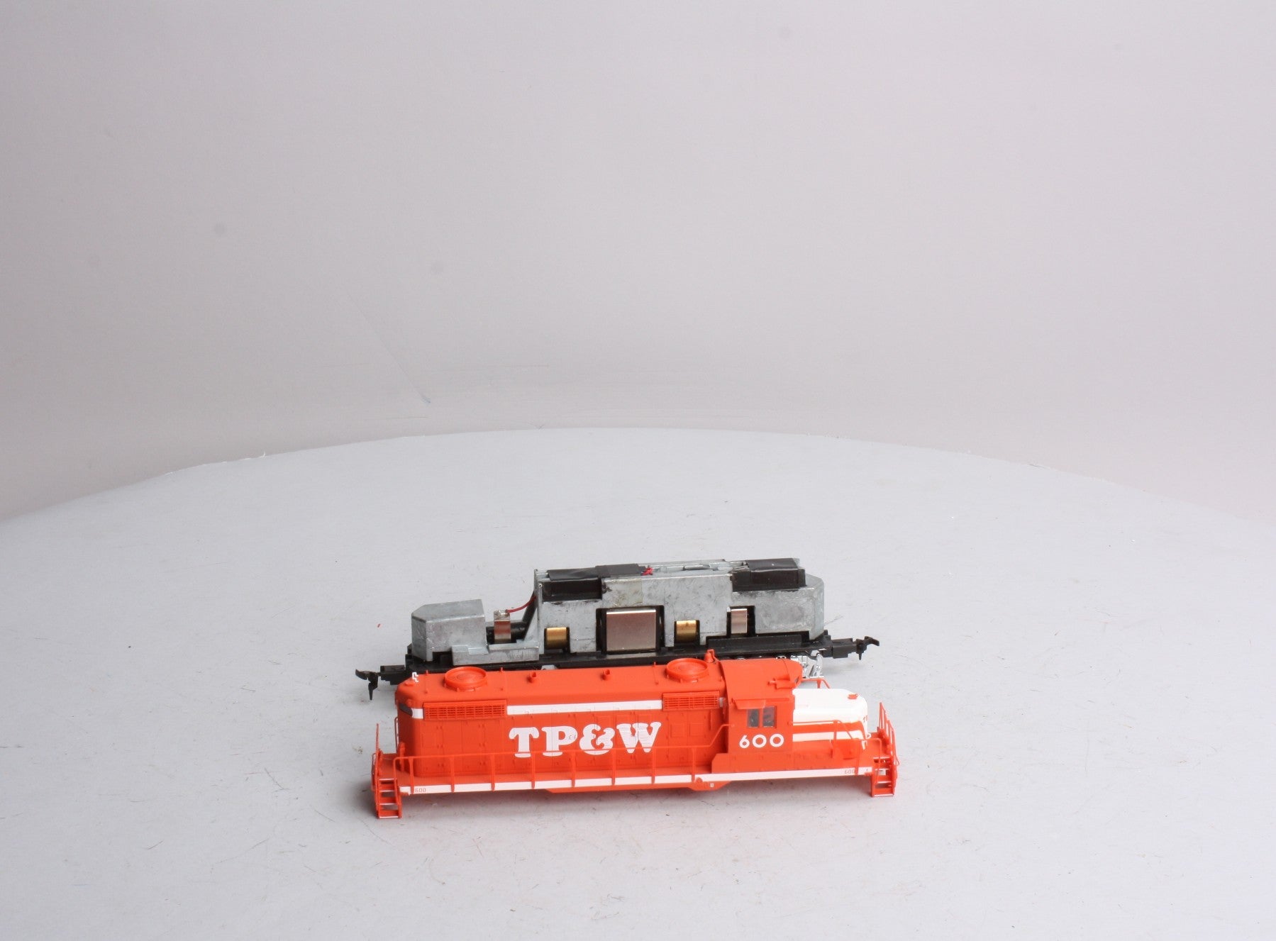 Proto 2000 8167 HO Scale Toledo, Peoria & Western GP-18 'Low Nose' Diesel Loco LN/Box