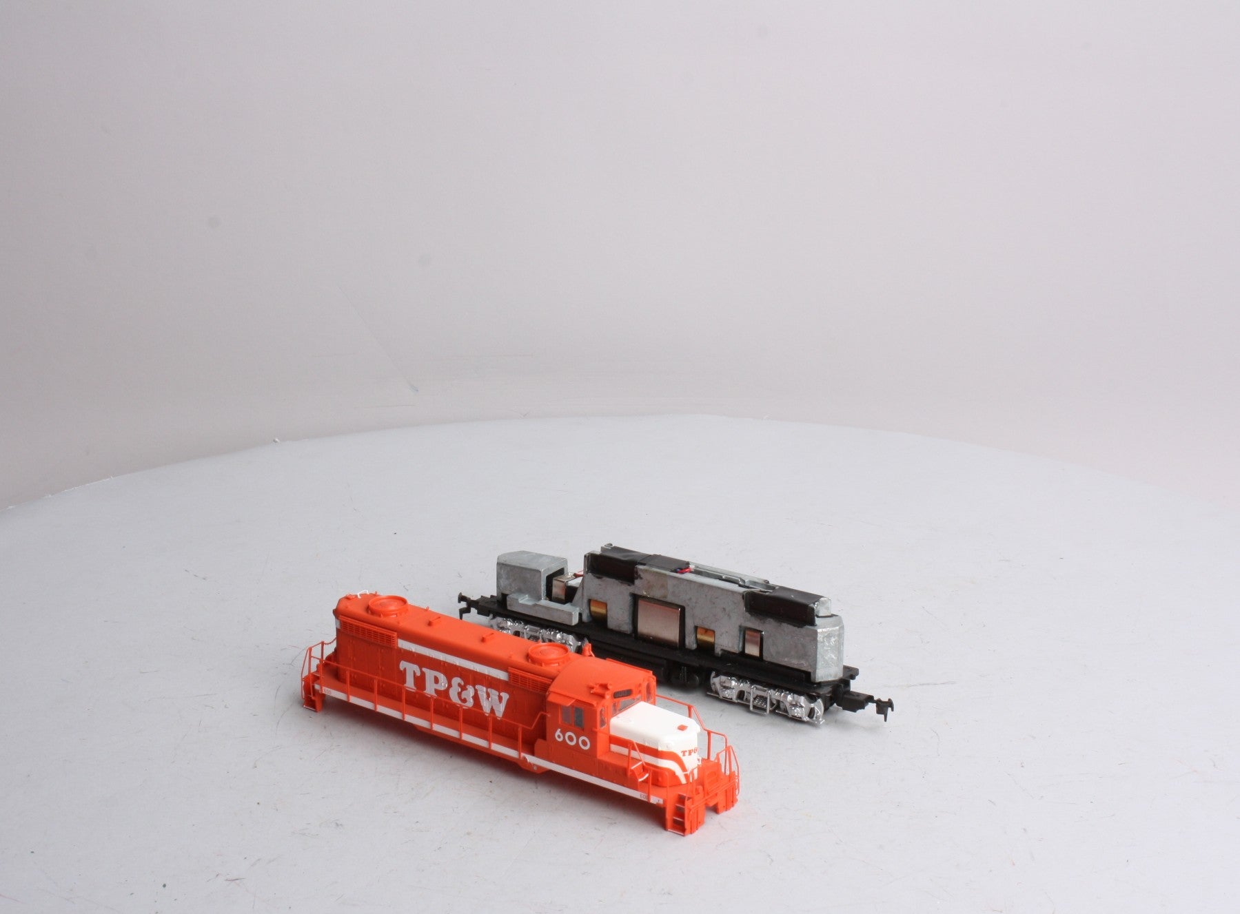 Proto 2000 8167 HO Scale Toledo, Peoria & Western GP-18 'Low Nose' Diesel Loco LN/Box