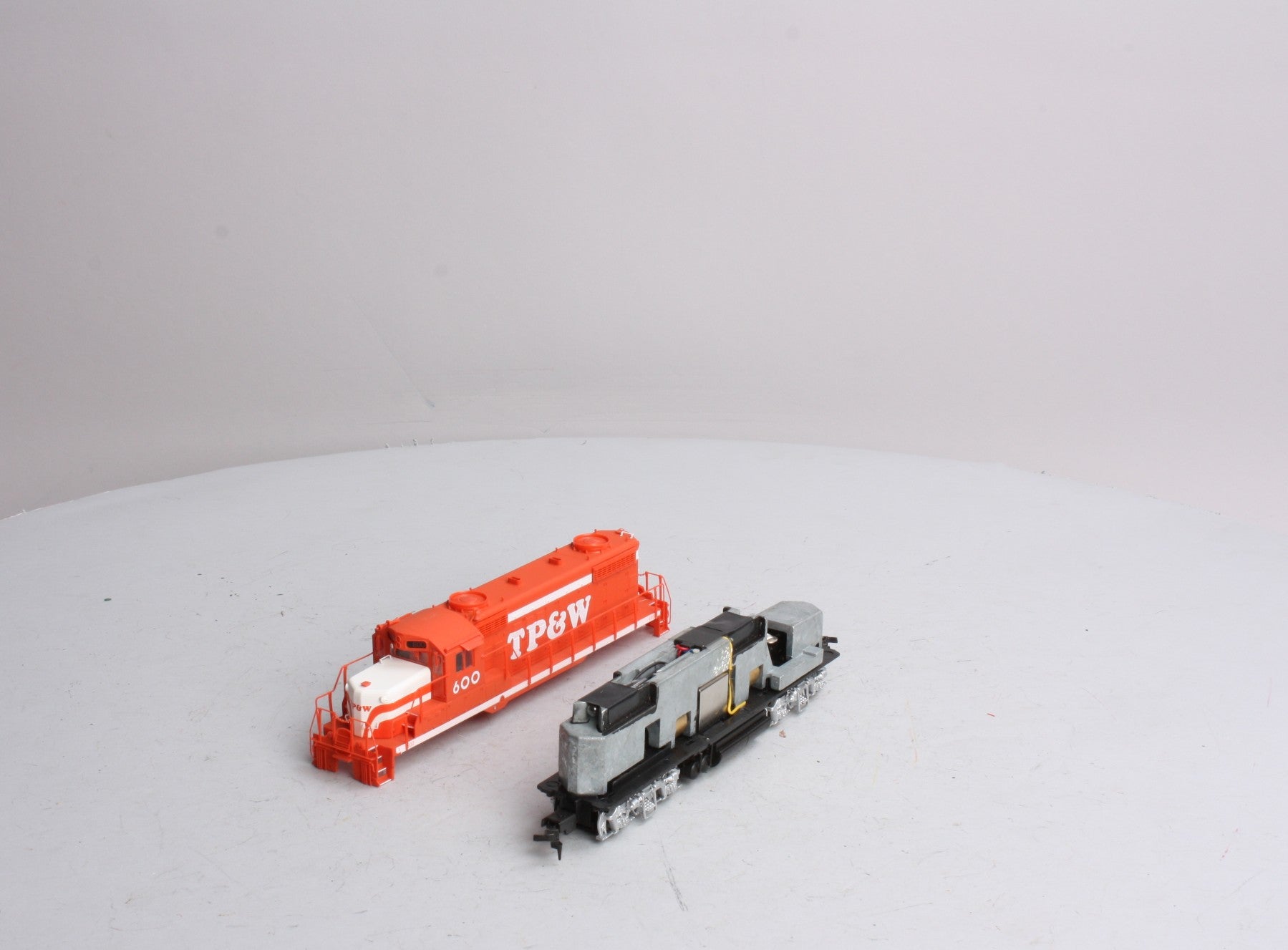 Proto 2000 8167 HO Scale Toledo, Peoria & Western GP-18 'Low Nose' Diesel Loco LN/Box