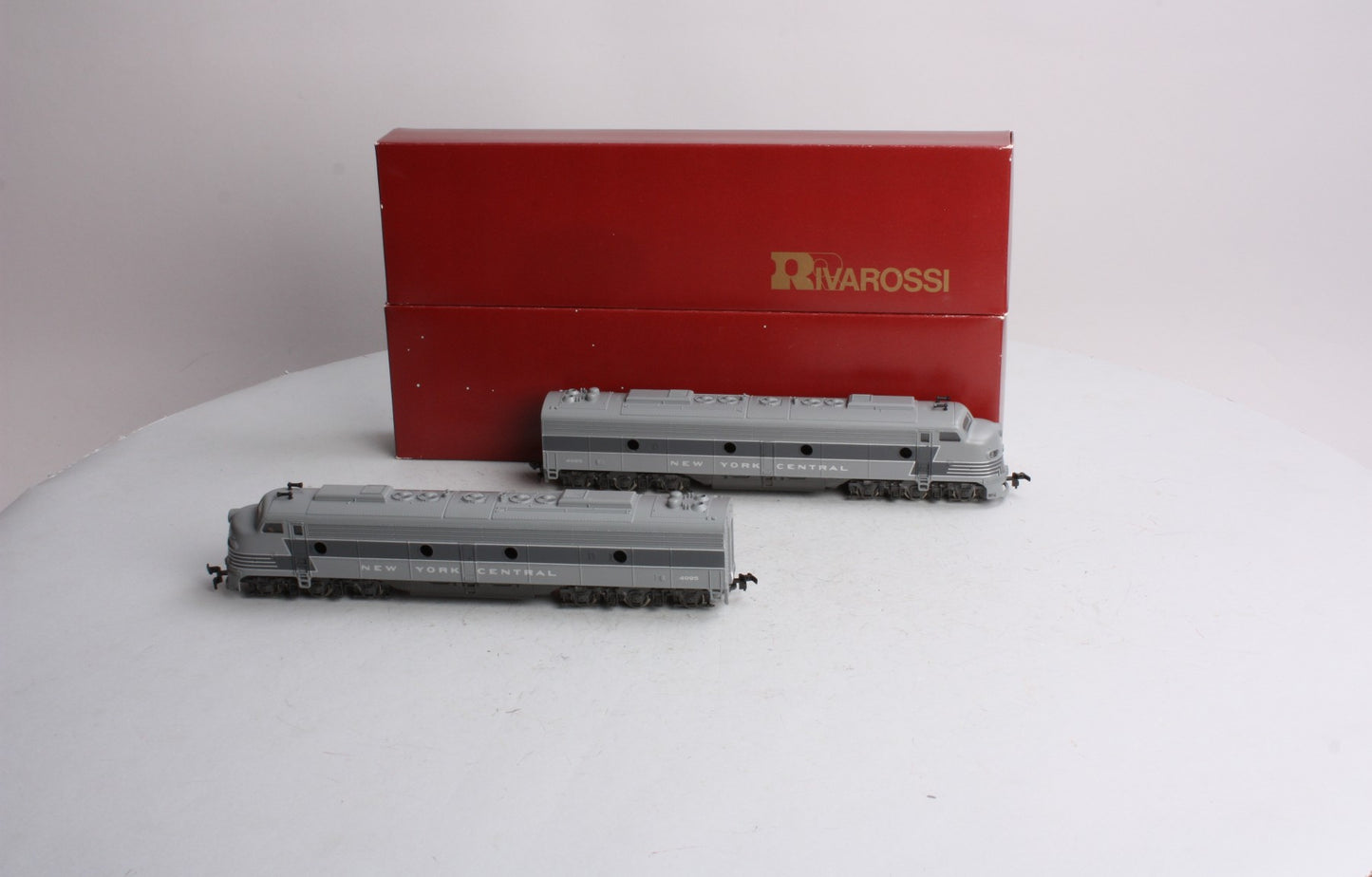 Rivarossi 1925 HO New York Central 2-Tone Grey E-8 AA Diesel Locomotive Set EX/Box