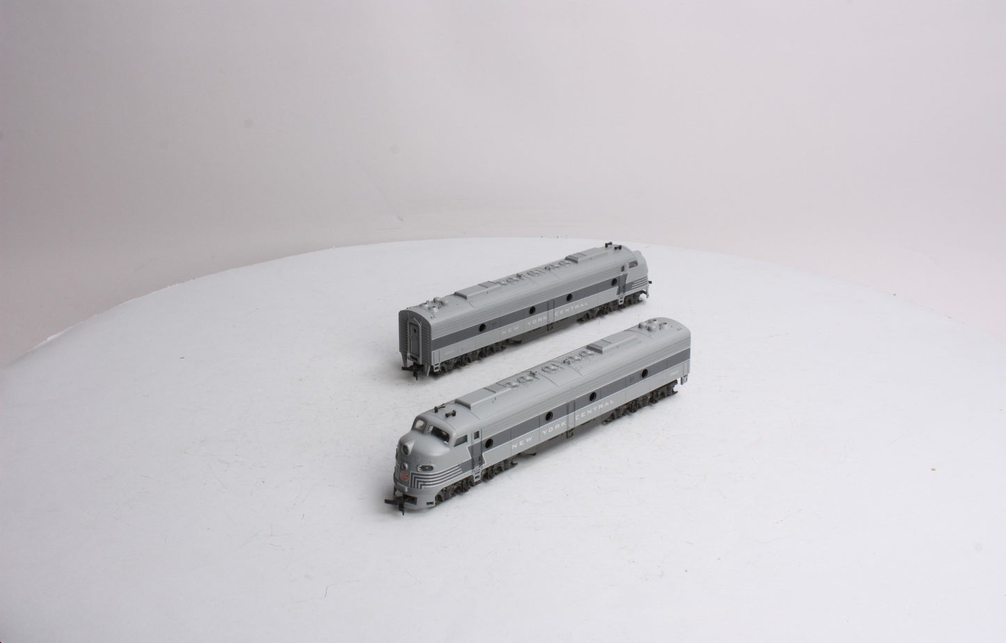 Rivarossi 1925 HO New York Central 2-Tone Grey E-8 AA Diesel Locomotive Set EX/Box