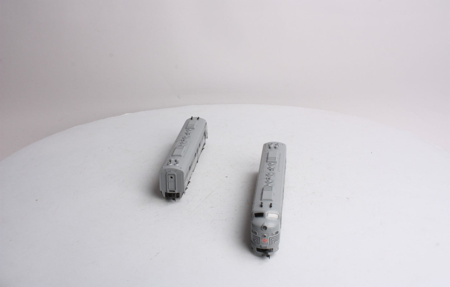 Rivarossi 1925 HO New York Central 2-Tone Grey E-8 AA Diesel Locomotive Set EX/Box