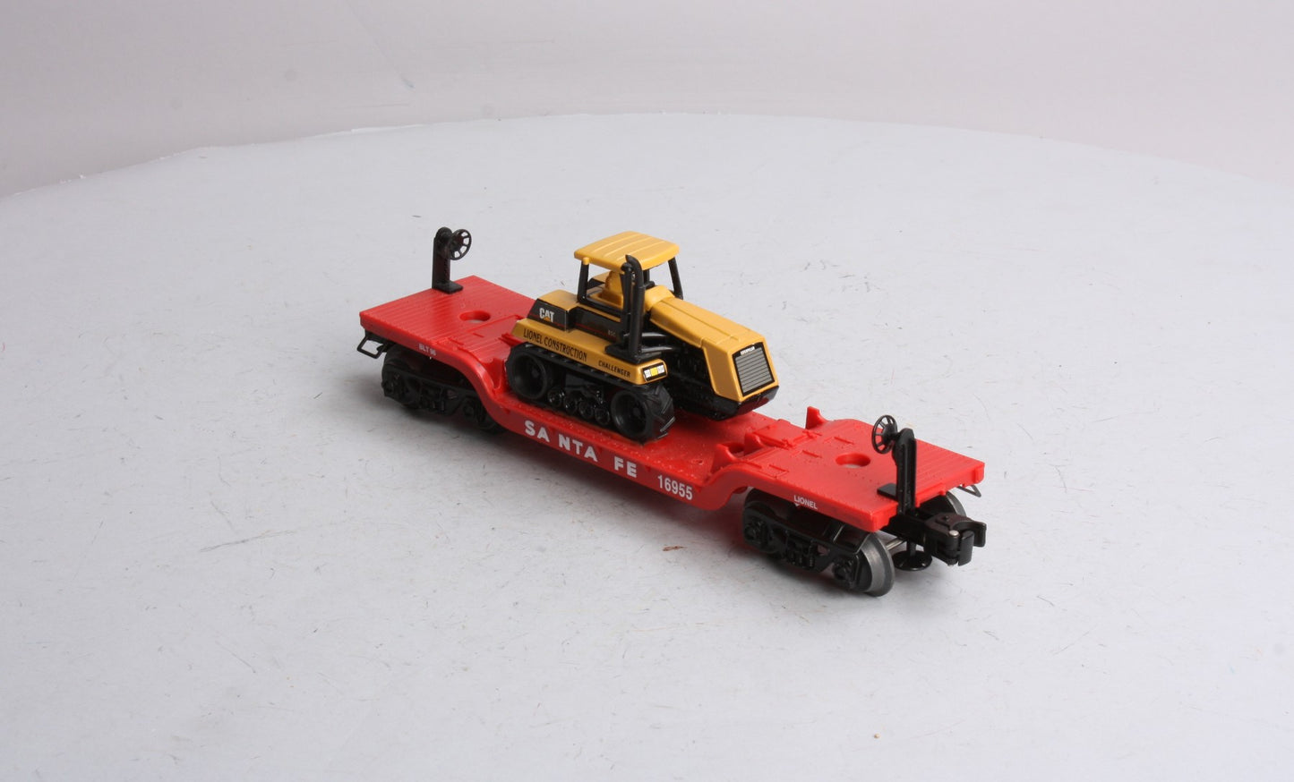 Lionel 6-16955 O Gauge Santa Fe Flatcar with Ertl Challenger LN/Box