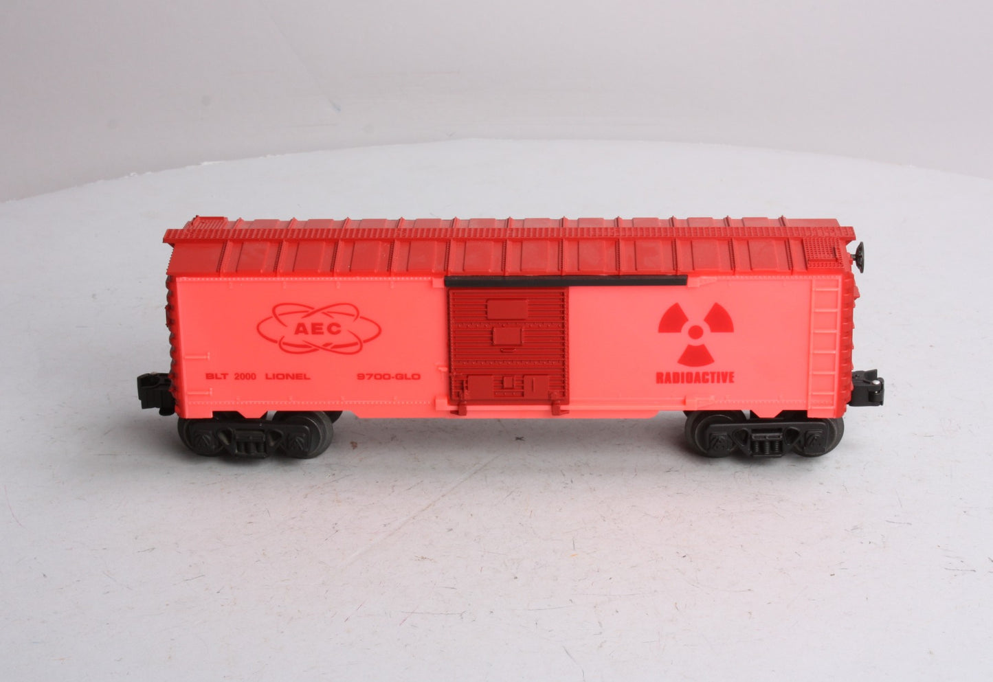 Lionel 6-26288 O Gauge Atomic Energy Commission Glow in the Dark Red Boxcar NIB