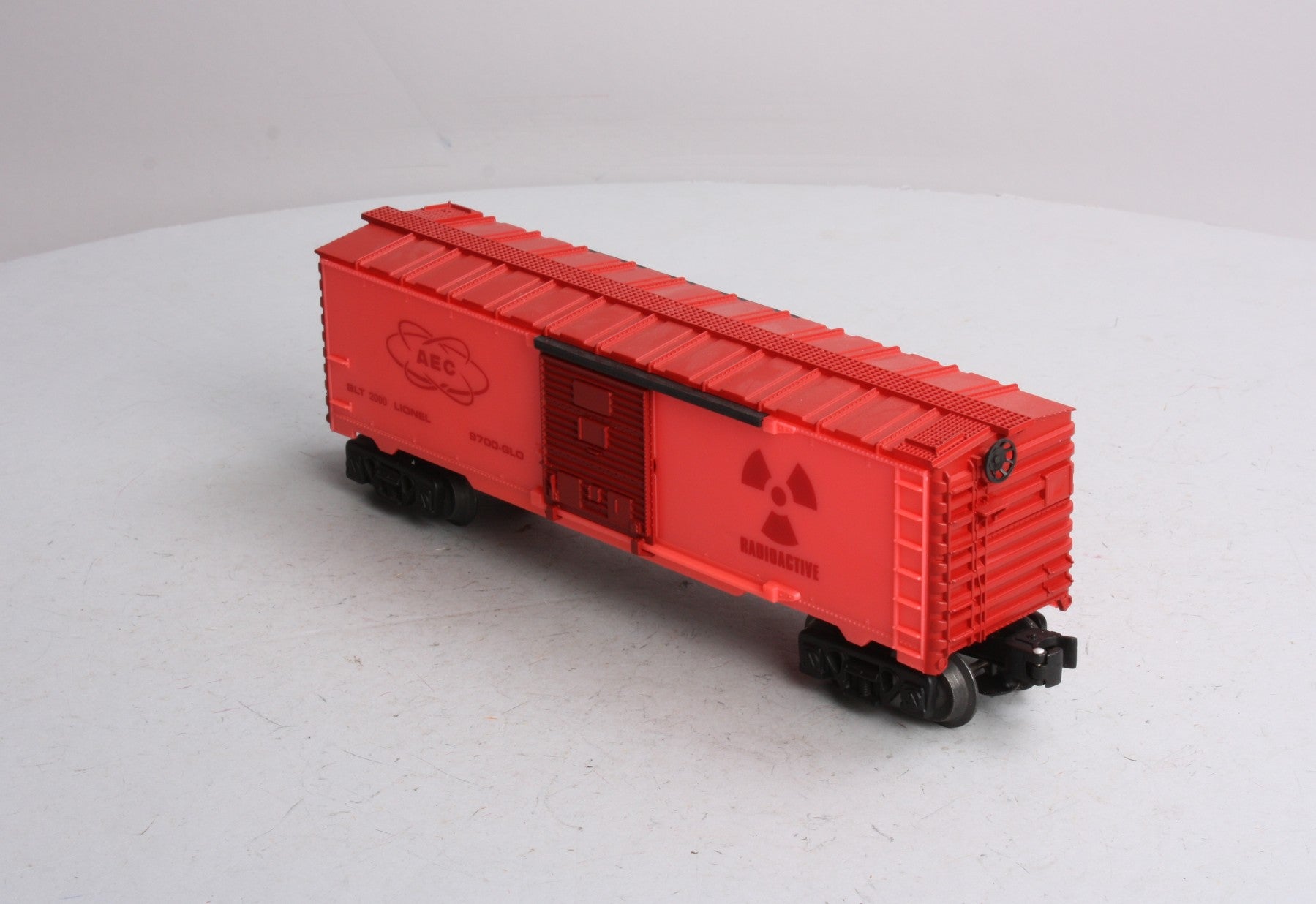 Lionel 6-26288 O Gauge Atomic Energy Commission Glow in the Dark Red Boxcar NIB