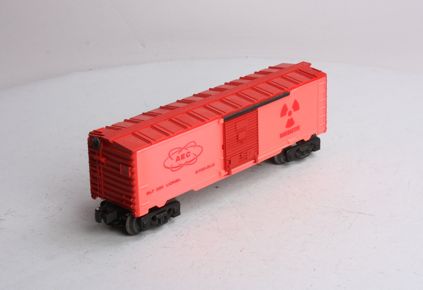 Lionel 6-26288 O Gauge Atomic Energy Commission Glow in the Dark Red Boxcar NIB