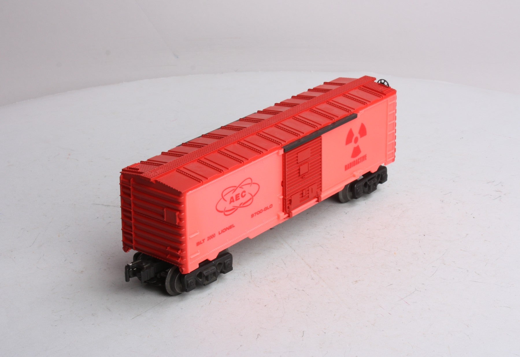 Lionel 6-26288 O Gauge Atomic Energy Commission Glow in the Dark Red Boxcar NIB