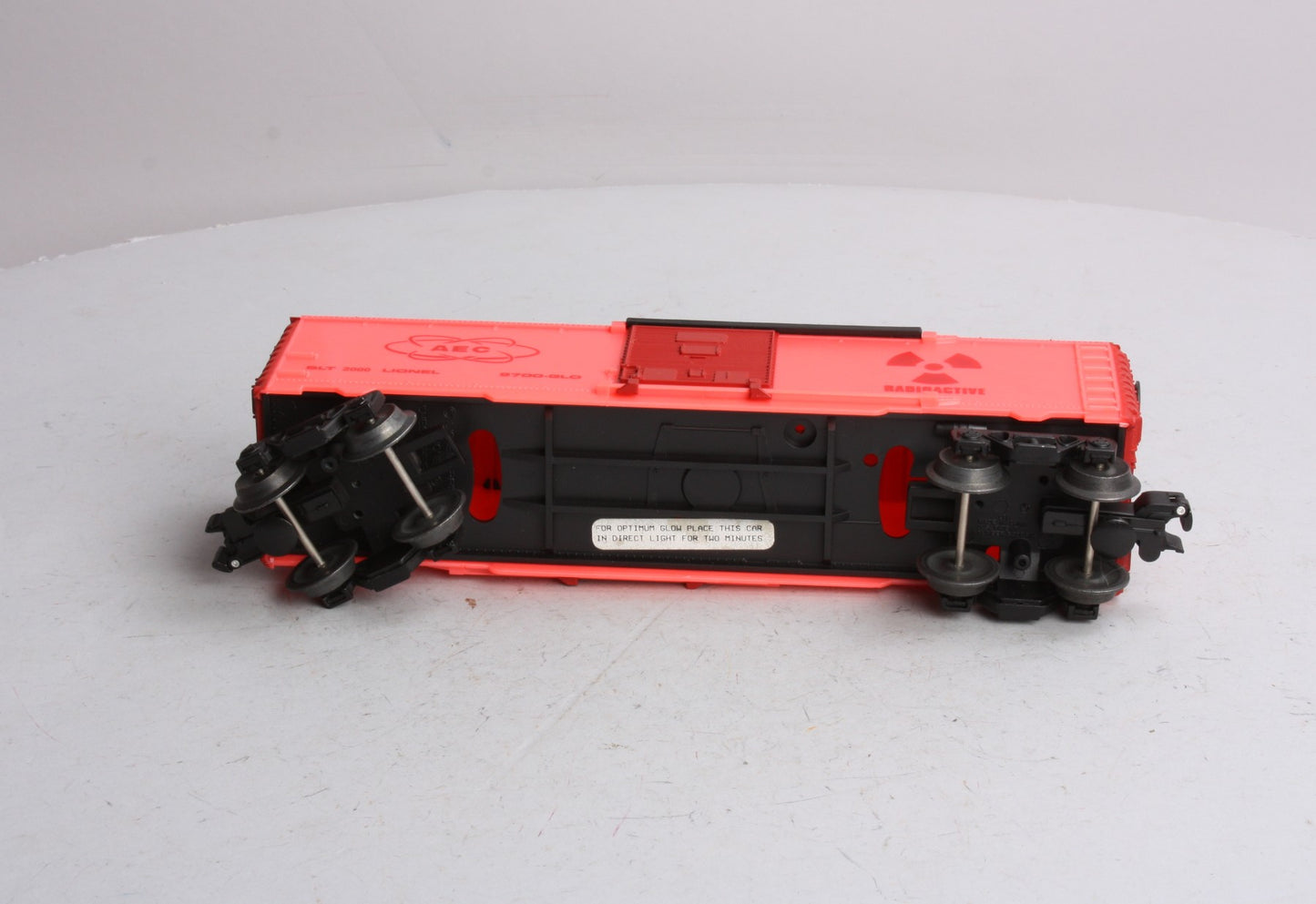 Lionel 6-26288 O Gauge Atomic Energy Commission Glow in the Dark Red Boxcar NIB