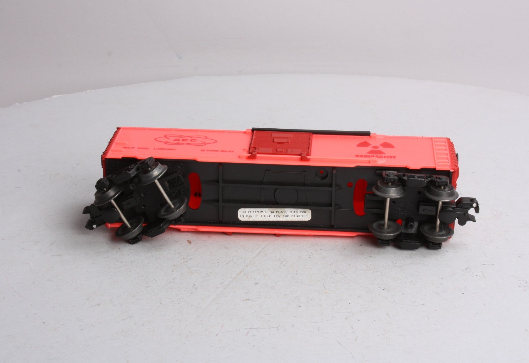Lionel 6-26288 O Gauge Atomic Energy Commission Glow in the Dark Red Boxcar NIB